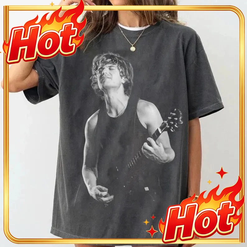 Custom Top DJO Joe Keery Poste - Poster Men Fashion ulasan dan harga